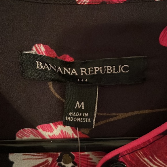 BANANA REPUBLIC. RED POPPY BLOUSE. SIZE M - Picture 3 of 4